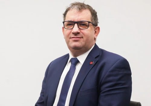 Pierogarnia dostała 500 zł mandatu za sprzedanie butelki wody przed otwarciem lokalu. Szef KAS broni urzędników