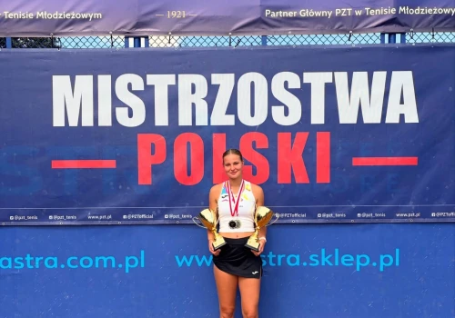 Dwa medale mistrzostw Polski dla tenisistki z Ustronia