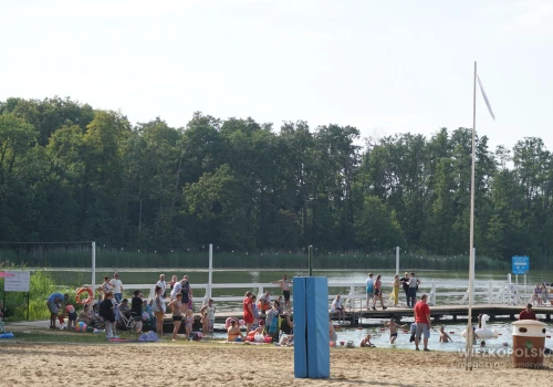 PILNE | Trwa akcja ratunkowa na Jeziorze Zbąszyńskim. Do wody wpadło kilka osób