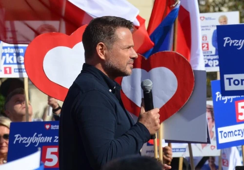 Trzaskowski nie ma powodów do uśmiechu. Sondaż po aferze szpitala