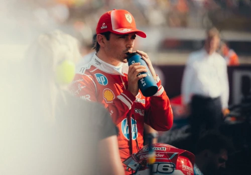 Ależ zwrot akcji w F1. Mercedes podarował Ferrari wygraną na tacy