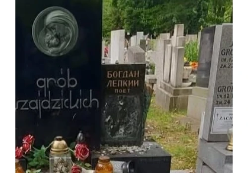 Dewastacja grobu Bohdana Łepkiego w Krakowie. Ukraina mówi o prowokacji