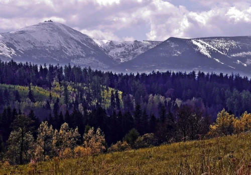 Charakterystyczny punkt w panoramie Karkonoszy. 126 lat kultowego budynku