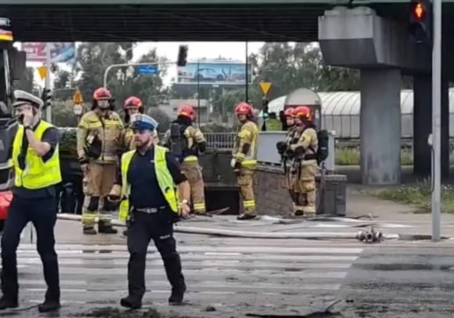 Chaos na ulicach Warszawy. Groźny wypadek w rejonie Ronda Zesłańców Syberyjskich