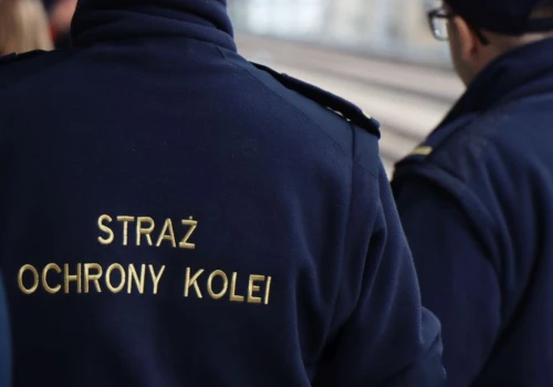 Niecodzienna akcja ratunkowa w Krakowie. 79-latek utknął w windzie na stacji Kraków Bieżanów