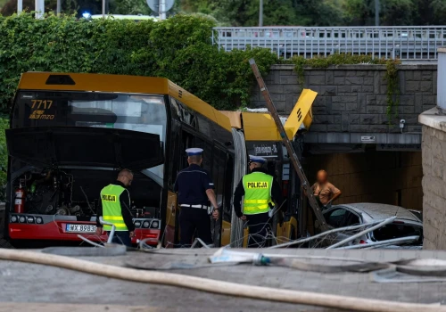 Warszawa: trzy osoby poszkodowane w wypadku z udziałem autobusu