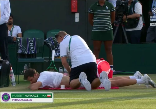 Dramat Huberta Hurkacza na Wimbledonie. Polak dominował, ale musiał poddać mecz
