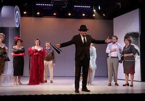 W spektaklu „Dyrektor teatru” spotykają się aktorzy dramatyczni i śpiewacy operowi. Arie Mozarta sąsiadują z popularnymi włoskimi przebojami