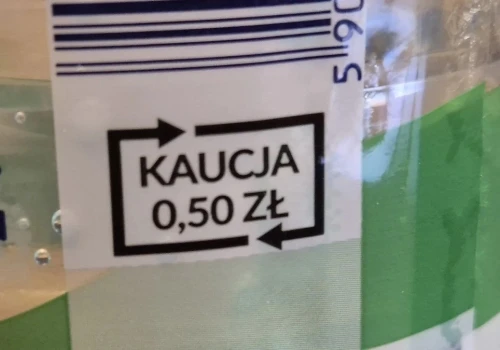 Nowy przekręt na butelkomatach. Wyłudzają kaucję... naklejką