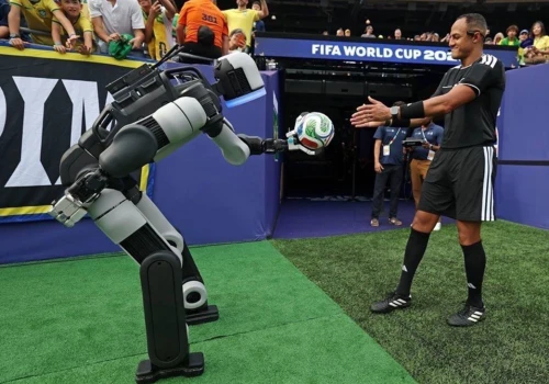 Hyundai pokazał humanoidalnego robota podczas mundialu. To zapowiedź rewolucji w fabrykach