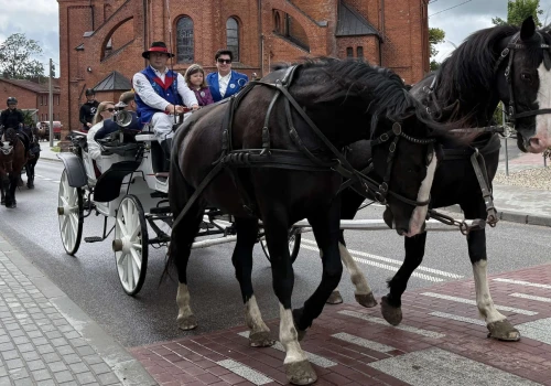 Wielka Parada Bryczek i Wozów otworzyła sezon w Szymbarku