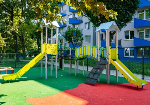 Nowy plac zabaw na Grażyńskiego już otwarty. To pierwsza z kilku inwestycji planowanych przez KSM