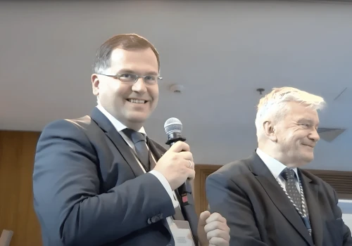 Banki znów manipulują frankowiczami. Za narracją o „darmowych mieszkaniach” stoi konkretny cel