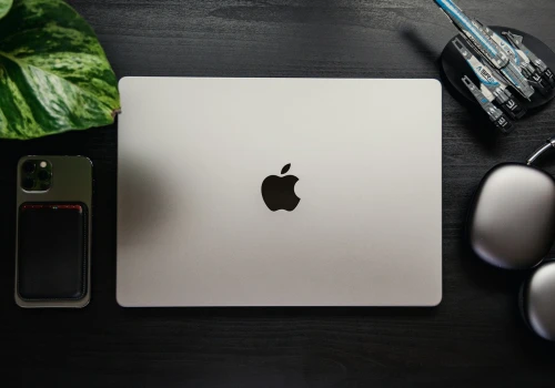 Nadchodzi rewolucja, na którą czekaliśmy. Apple całkowicie zmieni wygląd MacBooka Pro!