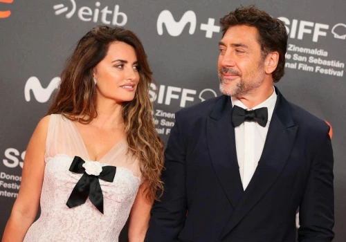 Ich miłość rozkwitła po 15 latach od pierwszego spotkania. Penelope Cruz przyznaje, że „wciąż uczy się” Javiera Bardema