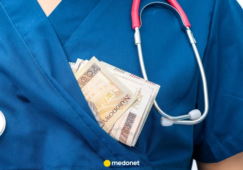 26 tys. zł za godzinę i 300 tys. zł dniówki. Kontrola ujawniła niepokojące rozliczenia lekarzy