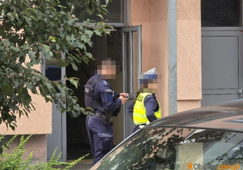 Policyjny pościg głównymi ulicami miasta. Kierowca zbiegł