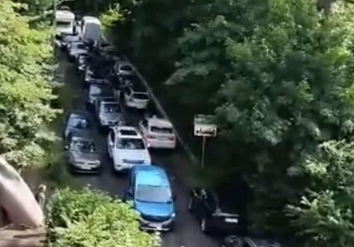 Tłumy turystów przy zaporze w Pilchowicach. To miejsce przeżywa rekordowe oblężenie
