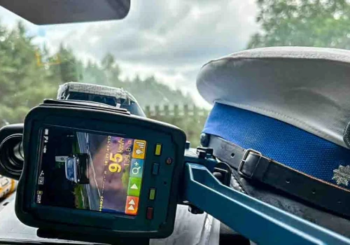Krosno Odrzańskie. Jechał Audi za szybko, zignorował sygnały policjanta i zarobił 31 punktów karnych