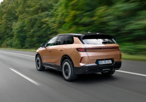 Opel schłodzi auto przed jazdą i przygotuje akumulator do szybkiego ładowania