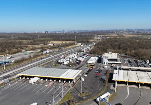 Największa europejska stacja benzynowa przeżywa oblężenie. Ma ponad setki dystrybutorów