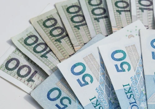 Zasiłek dla samotnej matki 2026. Te kwoty i zasady mogą zaskoczyć wielu rodziców
