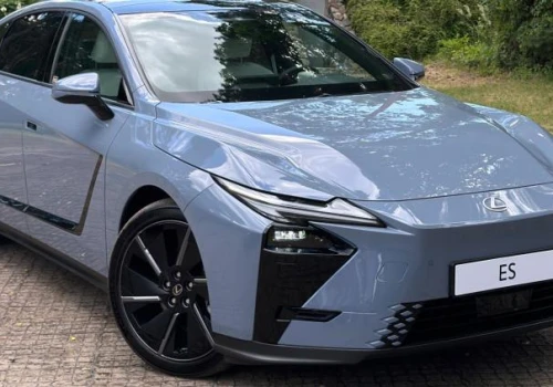 Pierwsza jazda: Lexus ES 500e AWD Prestige ma poważne zadanie i wszelkie atuty by mu sprostać