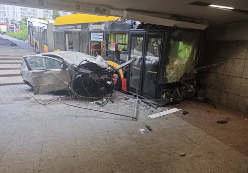 Wypadek autobusu w Warszawie. Strażacy podsumowali akcję