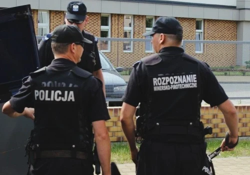 Fałszywe alarmy bombowe na Podkarpaciu. Ewakuacja w budynku pogotowia ratunkowego