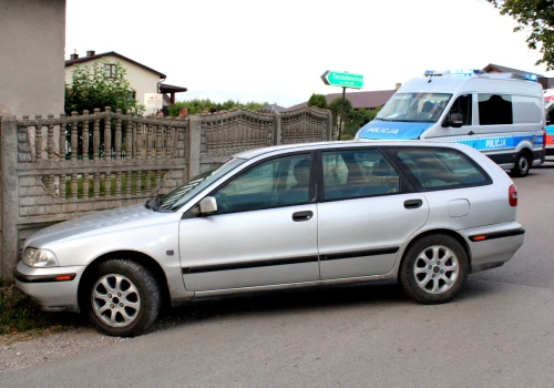Gorzkowice: pijana 16-latka wjechała samochodem w płot