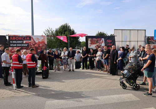Spór o aborcję w lubelskim szpitalu. Fundacja Życie i Rodzina zapowiada kolejne różańce