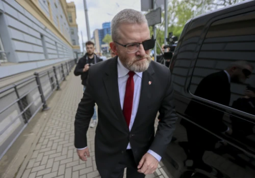 Szef komisji PE kazał Braunowi „się zamknąć”. Kolejna kara dla europosła