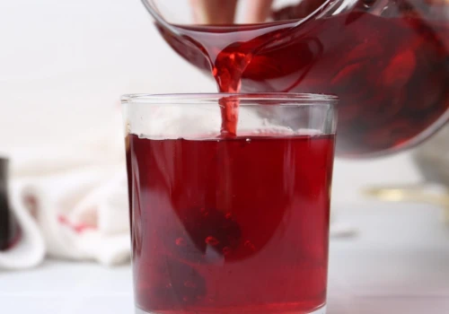 Łagodzi stany zapalne, zmniejsza objawy dny moczanowej. Jedz lub pij sok