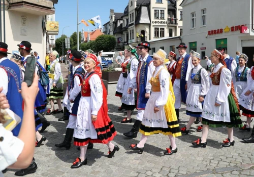 Światowy Zjazd Kaszubów w Gdyni. Stumetrowa flaga na stulecie
