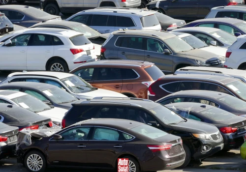 Pan Michał cztery lata temu kupił auto z USA, teraz dostał pismo z urzędu celnego. To początek fali