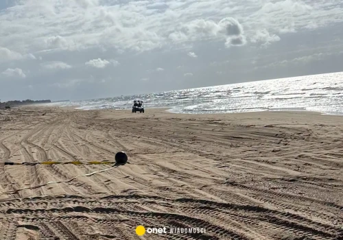 Tajemnicze metalowe kule na plaży w Australii. Agencja kosmiczna zdradza kulisy
