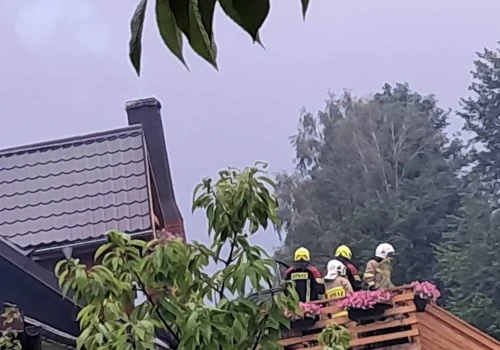 Strażacy na miejscu pożaru