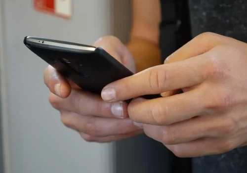 Podejrzane SMS-y. Sprawdź, zanim klikniesz i stracisz pieniądze