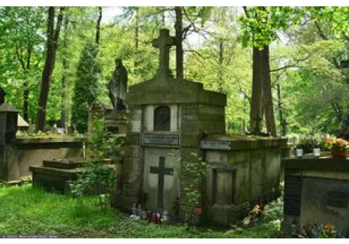 Zniszczono grób Heleny Modrzejewskiej. Kolejny incydent na Rakowickim