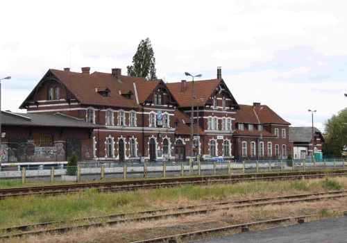 Historyczny dworzec w Wałczu przejdzie modernizację. PKP podpisały umowę
