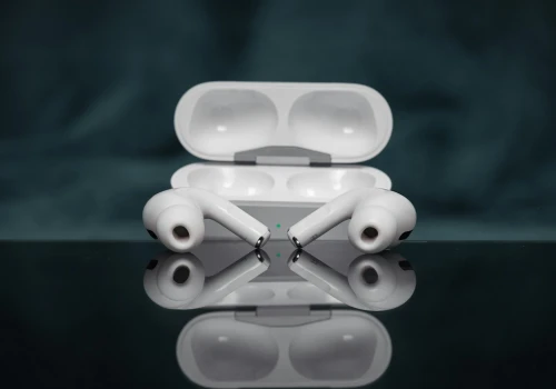 Niespodziewany zwrot w Apple. Rewolucyjne AirPods z kamerami odłożone na boczny tor!