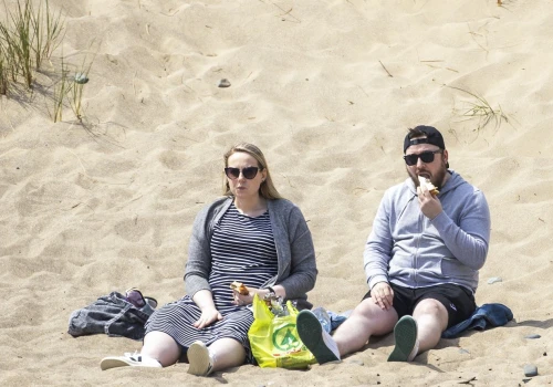Kanapka z domu na plaży wywołała wielki spór. Morze staje się dobrem luksusowym?