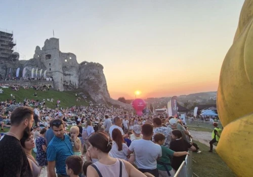 Mistrzowska precyzja na niebie nad Ogrodzieńcem. 8-9 sierpnia kolejna odsłona Baloniady