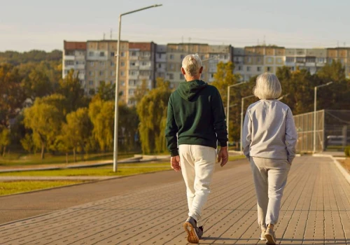Skąd wzięła się norma 10 tys. kroków dziennie i ile naprawdę powinniśmy chodzić? Eksperci tłumaczą