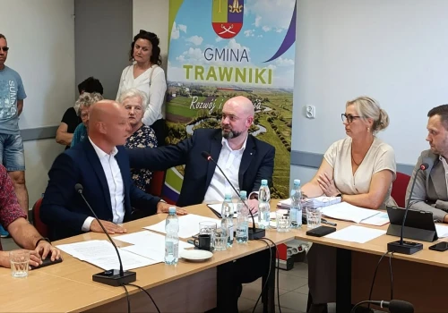 Blisko 1300 podpisów przeciwko wiatrakom w gminie Trawniki. Poseł Bartłomiej Pejo interweniuje