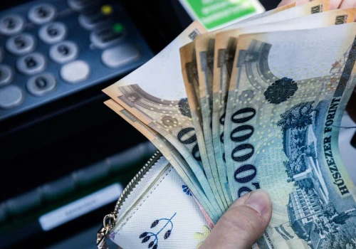 Forint traci impet. Rynek ocenia wyzwania związane z planem przyjęcia euro przez Węgry