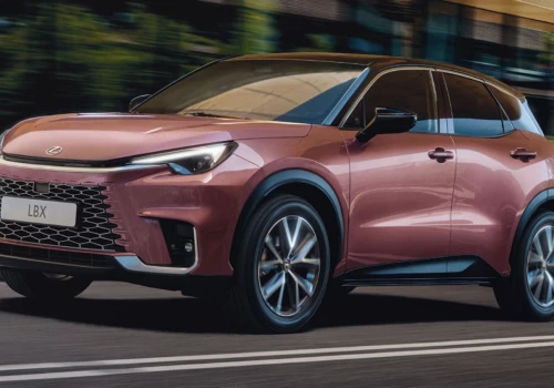 Luksus i Lexus zawitały do segmentu B. Konkurencja przy nim to miejskie wozidełka