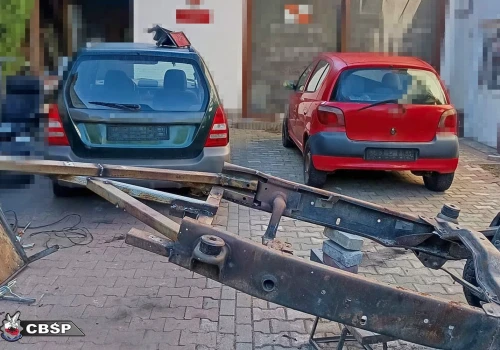 Fałszywe stłuczki, prawdziwe pieniądze. Śledczy zatrzymali 10 osób
