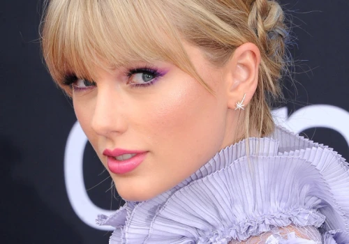 Chanel, Dior i zabytkowy Chevrolet. Luksusowa loteria na ślubie Taylor Swift