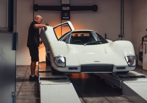 McLaren M6GT wraca po latach. To drogowe marzenie Bruce’a McLarena odbudowane przez MSO